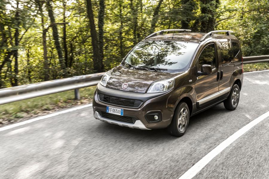 Fiat Qubo Trekking 2016 года  (фото 4 из 16)